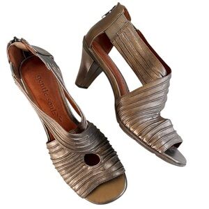 EUC Gentle Souls Leather Osaka Rama Low Heels Gold Size 8